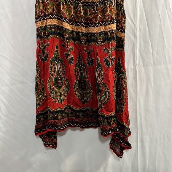 Small boho Ana and rose dress longer sides elastic top area. Rayon - Picture 4 of 6